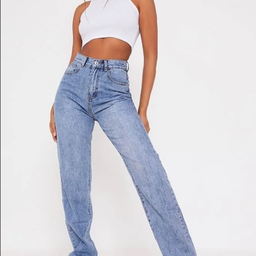 Mid wash 90s jeans.